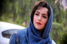 عکس لورفته نازنین بیاتی با چشمان بسته در بام تهران! | شوق نازنین بیاتی در دل سیاهی