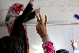 فوت وحشتناک معلم وسط کلاس درس