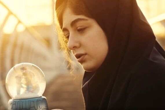 عکس آسانسوری الیکا ناصری بازیگر سریال گردن زنی+بیوگرافی