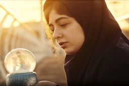 عکس آسانسوری الیکا ناصری بازیگر سریال گردن زنی+بیوگرافی