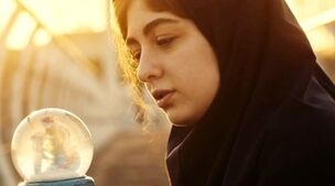 عکس آسانسوری الیکا ناصری بازیگر سریال گردن زنی+بیوگرافی