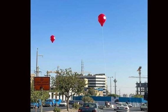 ماجرای بالن های قرمز در آسمان تهران چیست؟ 