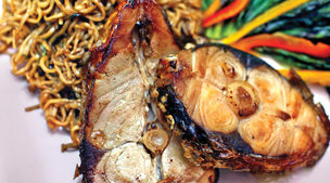 امشب شام چی بپزم؟ | طرز تهیه ماهی رژیمی بخارپز با سس مخصوص