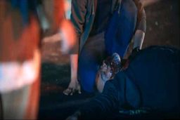 لحظه جان دادن مهران غفوریان کنار خیابون+فیلم | تصادف خونین مهران غفوریان در سریال زخم کاری