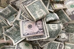 پیش بینی قیمت دلار در هفته سوم اردیبهشت 1403 | خداحافظی با دلار 60 هزار تومانی و سلام دوباره به دلار 50 هزار تومانی! 