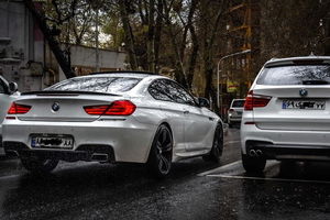 چرا رانندگان با خودروهای لوکس بیشتر جریمه می‌شوند؟ واقعیت یا پیش‌ داوری پلیس؟