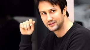 لباس پرنسسی زن شاهرخ استخری در مهمانی خصوصی | خانم با این مدل مو و آرایش خاصش همه رو مات خودش کرد 