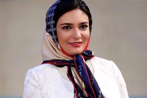 لیندا کیانی با آرایش عربی روی تخت سلطنتی + عکس