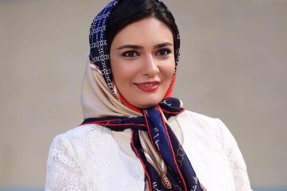 لیندا کیانی با آرایش عربی روی تخت سلطنتی + عکس