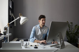 استخدام و کاریابی حرفه ای باش : چشم‌انداز استخدام و جستجوی شغل آنلاین
