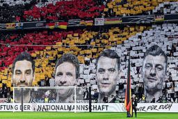 تقدیر زیبای هواداران تیم ملی فوتبال آلمان از اسطوره هایشان