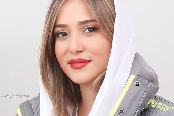 پریناز ایزدیار رفت قاطی خروس‌ها | رونمایی پریناز خانم از حلقه ازدواجش در آفریقا !