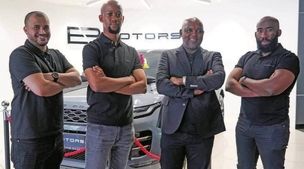 دستیاران موسیمانه چه کسانی هستند ؟