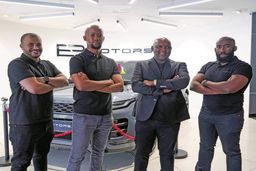 دستیاران موسیمانه چه کسانی هستند ؟