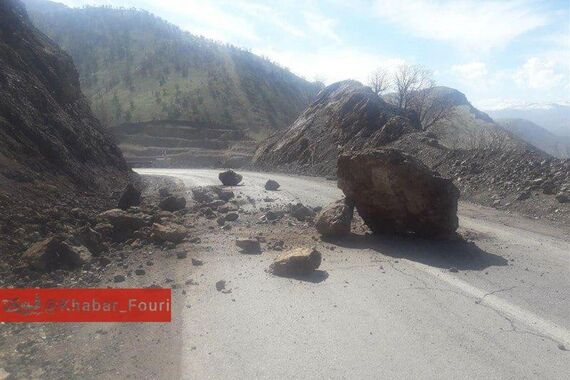 جزئیات وحشتناک از حادثه مرگبار در جاده هراز | ریزش سنگ در جاده هراز قربانی گرفت