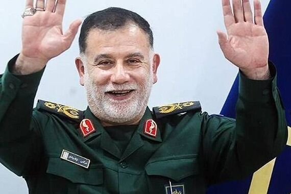 فرزندان شهید نیلفروشان در انتظار پیکر پدر در بغداد