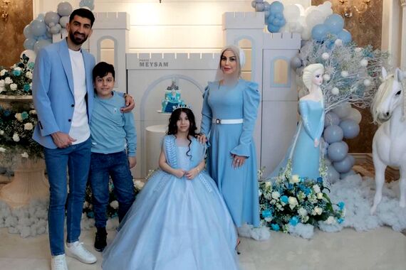 لباس پرنسسی زن علیرضا بیرانوند