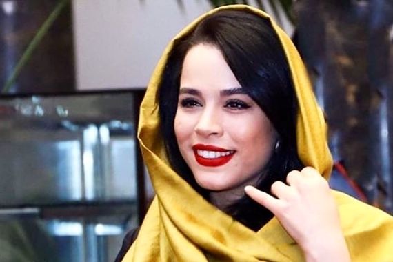 دعوای وحشتناک ملیکا شریفی نیا روی آنتن زنده | ملیکا شریفی نیا خانم بازیگر را با خاک یکسان کرد 