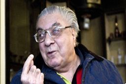 اکبر گلپایگانی درگذشت